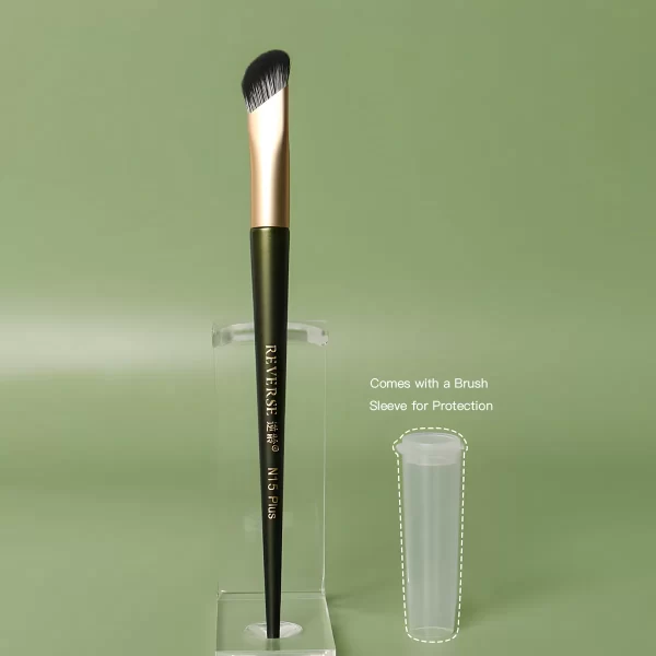 Precision concealer brush with protective transparent sleeve