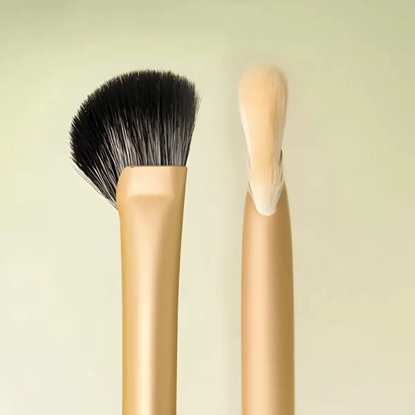 Fan-shaped nose contour brushes with light and dark bristles side by side, showcasing their elegant design and versatility.